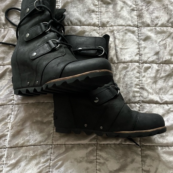 sorel boots - Picture 2 of 7